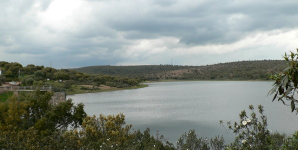 Cornalvo nature all arround the water